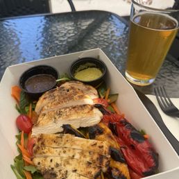Grilled chicken over salad with peppers Hefeweizen pint
