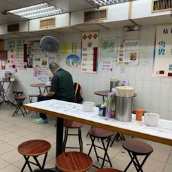 華南粉麵茶餐廳 - Dining area