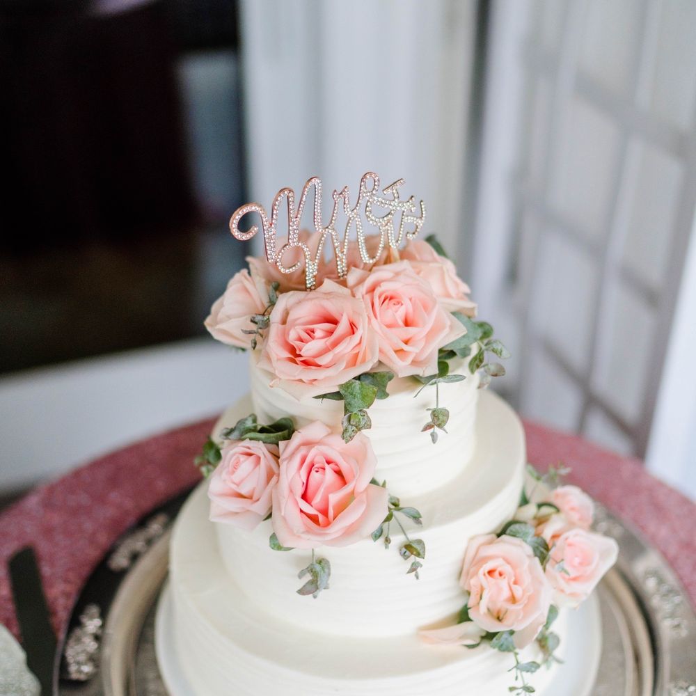 Bella Rosa - Cake - Florists Near Me - Honolulu, Hawaii Bella Rosa - Cake - Florists Near Me - Honolulu, Hawaii