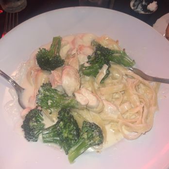 Mr. V's Bar and Grill - Fettuccine Alfredo - American Near Me - La Mirada, California
