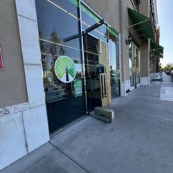 Dollar Tree - Broken door going on a month now