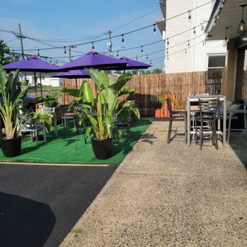 Estimes Cafe - Breakfast & Brunch Near Me - Colonia, New Jersey