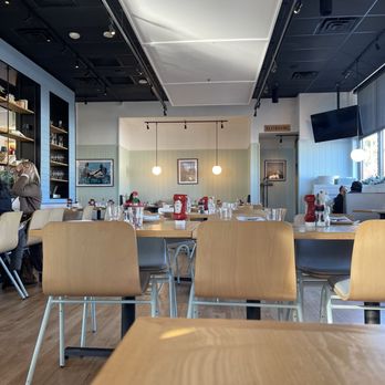 Bluebird Kitchen - Decor - Cocktail Bars Near Me - Bellmore, New York