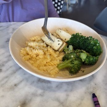 Flower Child - Kids meal with Gluten-Free Mac & Cheese, Roasted Broccoli and Tofu - New American Near Me - Las Vegas, Nevada