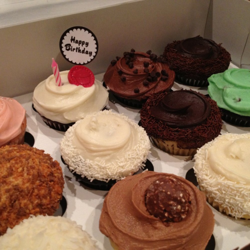 Frosted Cupcakery - Bakeries Near Me - Long Beach, California