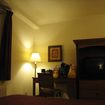 Hôtel St-Denis - ac, desk, and tv - Hotels Near Me - Montreal, Quebec Hôtel St-Denis - ac, desk, and tv - Hotels Near Me - Montreal, Quebec