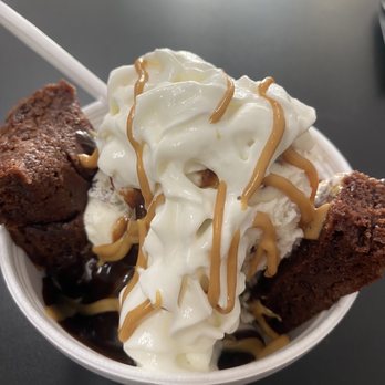 South Central Creamery - Brownie deluxe sunday over moose tracks. Peanut butter and hot fudge drizzle - Ice Cream & Frozen Yogurt Near Me - Rolla, Missouri South Central Creamery - Brownie deluxe sunday over moose tracks. Peanut butter and hot fudge drizzle - Ice Cream & Frozen Yogurt Near Me - Rolla, Missouri