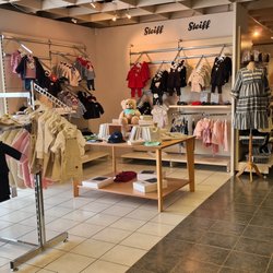 Schnuller GmbH - In unserem Kindermode-Sortiment finden Sie Marken wie nameit, feetje und Steiff.
