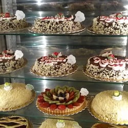 Pasticceria Valà - Vetrina torte e crostate