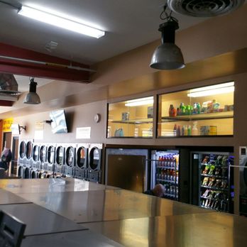 Mariya's Laundry - View of vending machines, and washers from back entrance. - Laundromat Near Me - Northridge, California