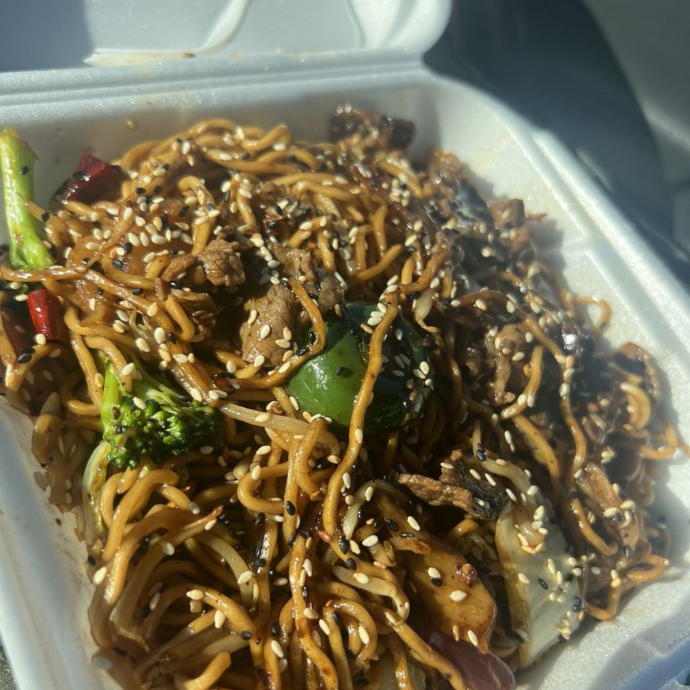 Lucky Dragon Buffet - Yakisoba stir fry noodles, beef, veggies, and Szechuan sauce. - Chinese Near Me - North Bend, Oregon Lucky Dragon Buffet - Yakisoba stir fry noodles, beef, veggies, and Szechuan sauce. - Chinese Near Me - North Bend, Oregon