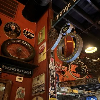 Old Towne Pub - Decor - Pubs Near Me - Pasadena, California
