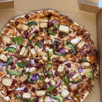 Pizza Den - Chicken BBQ Pizza - Pizza Near Me - Oakville, Ontario Pizza Den - Chicken BBQ Pizza - Pizza Near Me - Oakville, Ontario