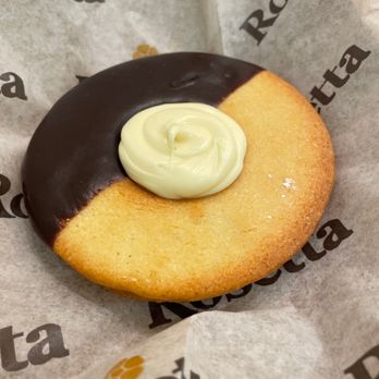 Rosetta Bakery - B&W cookie - Bakeries Near Me - Miami, Florida