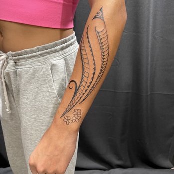 Islandtat Evolve - Finished result after a 4 hour session (this is Madi's own design - it's flown, it's feminine, and very beautiful) - Tattoo Near Me - Lemon Grove, California Islandtat Evolve - Finished result after a 4 hour session (this is Madi's own design - it's flown, it's feminine, and very beautiful) - Tattoo Near Me - Lemon Grove, California