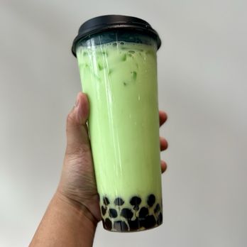 Deluna Dessert Cafe - Melona Milk Tea w/ brown sugar boba - Bubble Tea Near Me - Sacramento, California