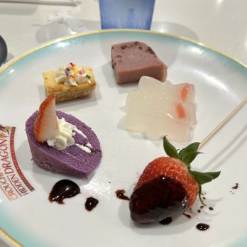Crouching Tiger Hidden Dragon - Great desserts with manageable portions - Buffets Near Me - Richardson, Texas