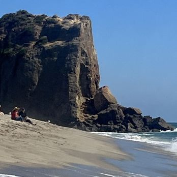 Point Dume State Beach - Beautiful cliff - Beaches Near Me - Malibu, California Point Dume State Beach - Beautiful cliff - Beaches Near Me - Malibu, California