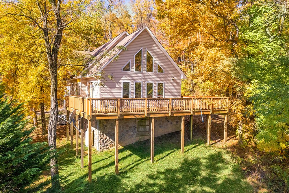 LOVE RIDGE MOUNTAIN LODGING Updated October 2024 36 Photos & 10