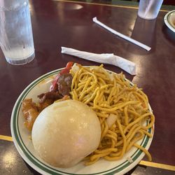 China Flag Buffet - Rolls Egg Roll Honey chicken