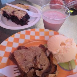 Jeffroe's Produce and Pie Shop - Peach strawberry pie; blackberry blueberry pie; strawberry banana smoothie