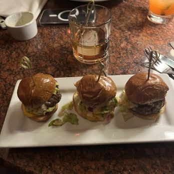 D4 Irish Pub & Cafe - 3 Burger Sliders - Irish Pub Near Me - Chicago, Illinois