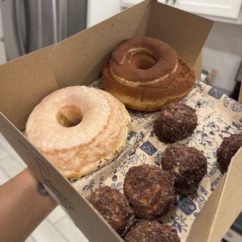 The Salty Donut - Assorted donuts and donut holes - Coffee & Tea Near Me - Orlando, Florida The Salty Donut - Assorted donuts and donut holes - Coffee & Tea Near Me - Orlando, Florida