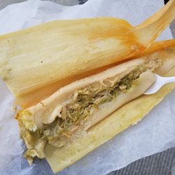El Rubens Tamales - Tamal de Pollo con Salsa Verde