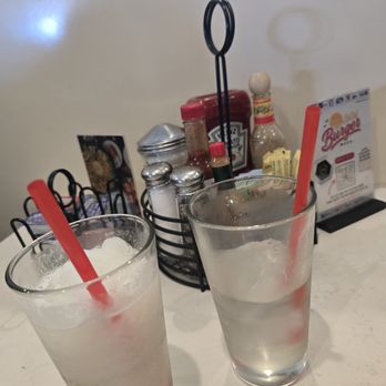 Twohey’s Restaurant - Blended lemonade and ice cold water - New American Near Me - South Pasadena, California