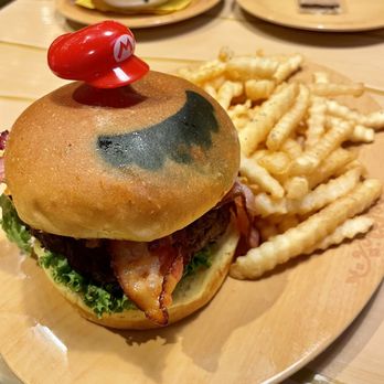 Toadstool Cafe - Mario Burger - Cafes Near Me - Universal City, California