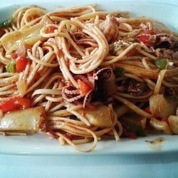 Bar Roma - Spaghettis amb popets i calamars.