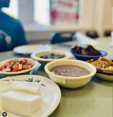 Helena's Hawaiian Food by null