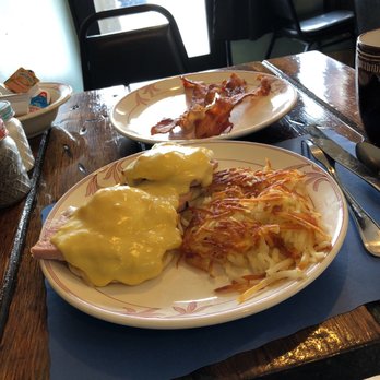 Connie's - Great traditional comfort food! - Cafes Near Me - Vista, California