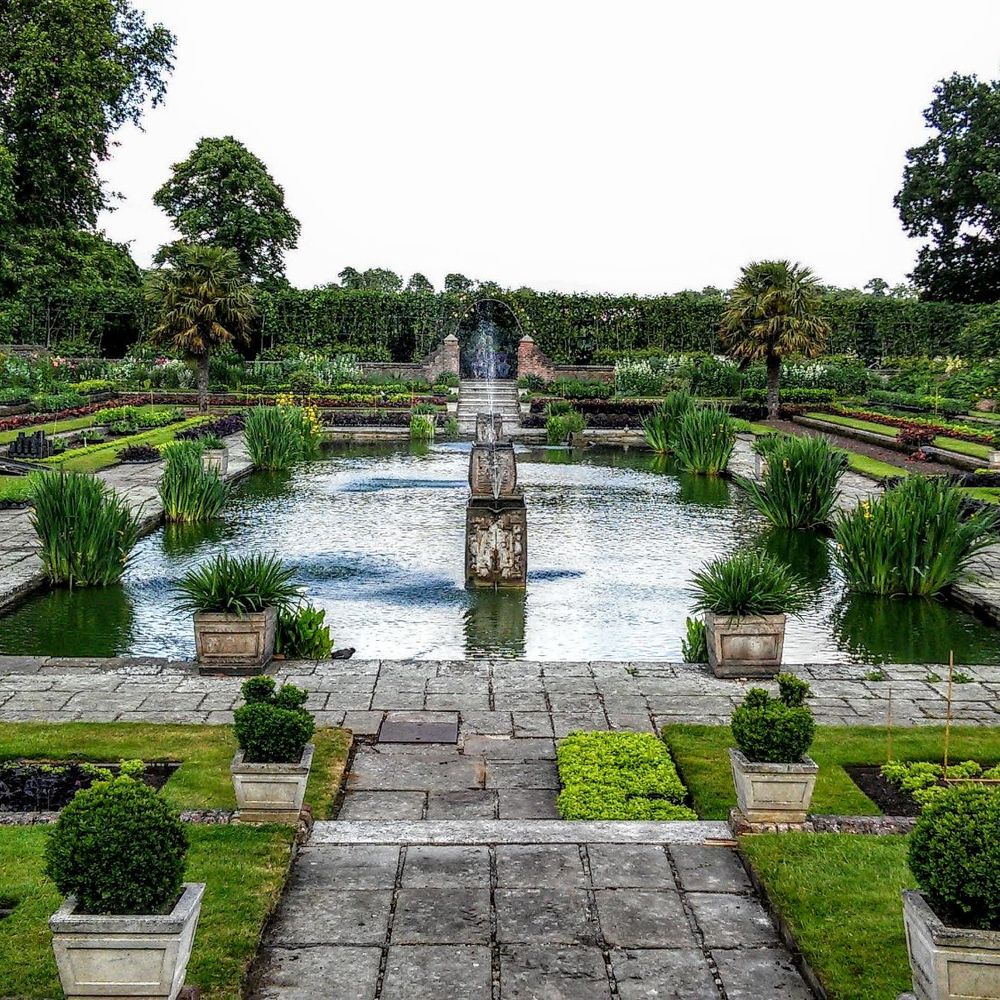 Kensington Gardens - Amazing symmetry - Parks Near Me - London, XGL