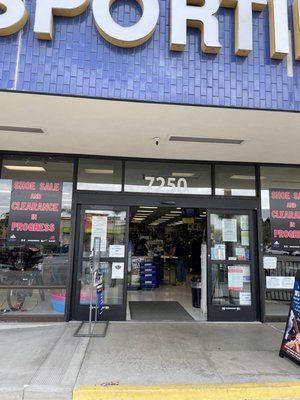 Big 5 Sporting Goods by null