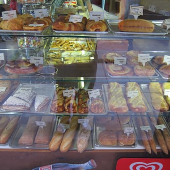 Nova Montserratina - window view of pastries - Bakeries Near Me - Barcelona, B