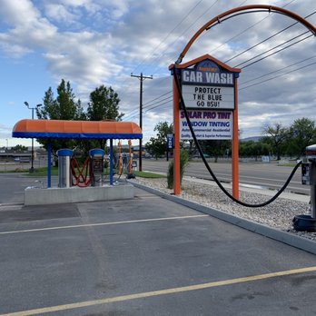 Solar Pro Tint - Street signage on bottom. Looking from car wash area adjacent to store. - Home Window Tinting Near Me - Garden City, Idaho