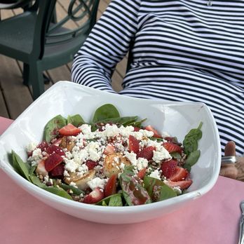 Ki's Steak & Seafood Restaurant - Big salad - Seafood Near Me - Glendale Heights, Illinois