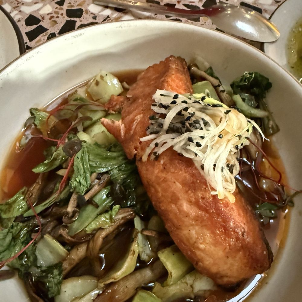 Vestal Restaurant - Salmón - Cocktail Bars Near Me - Lafayette, Louisiana