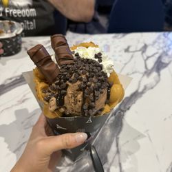 Eiffel Waffle Creamery - Night In Paris