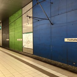 U-Bahnhof Festhalle/Messe - Bahnsteig (01/2019)