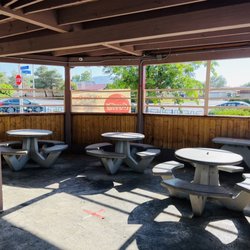 Hot Chilli Grill And Burgers - Nice little patio area..