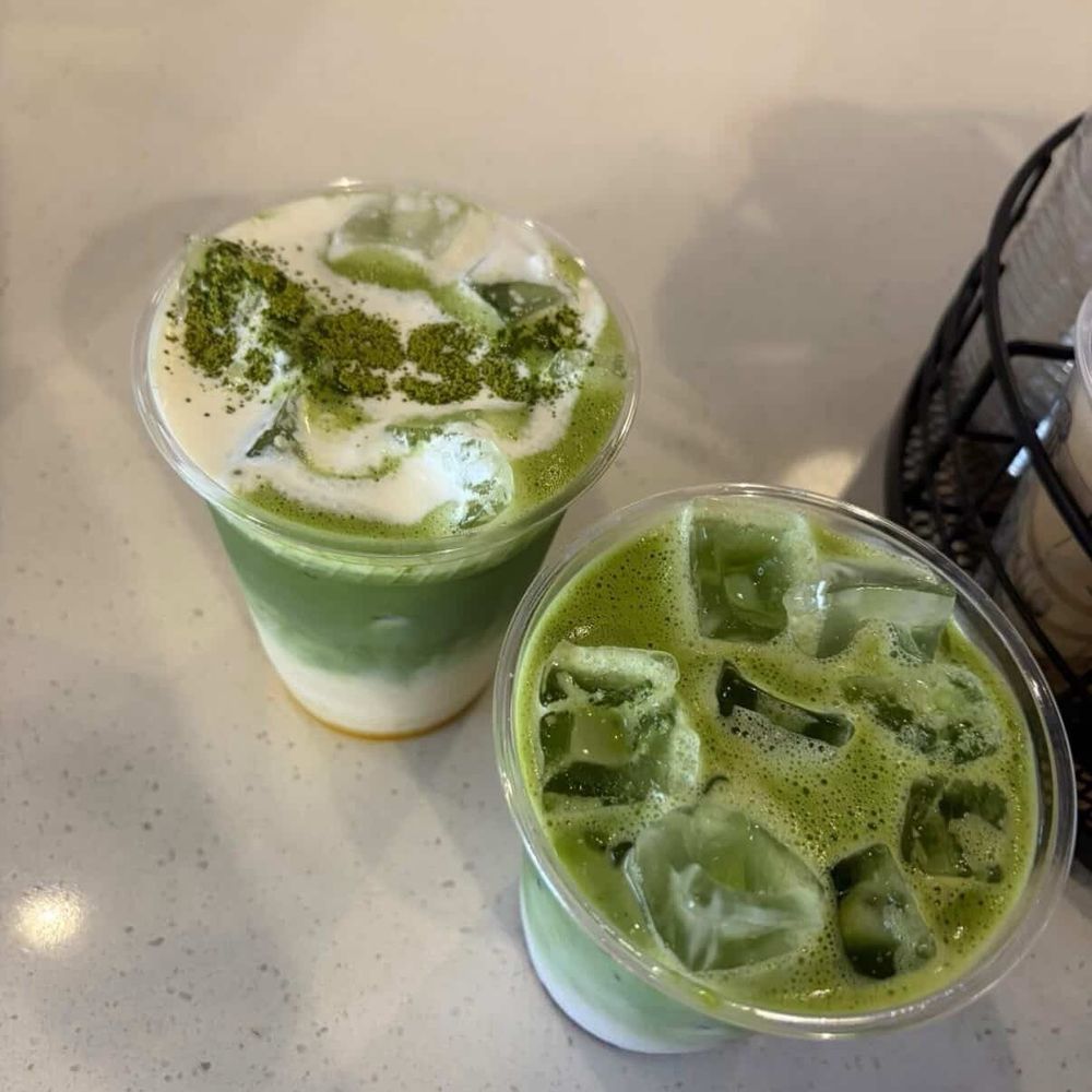 Oatmilk mango matcha / oatmilk matcha Oatmilk mango matcha / oatmilk matcha