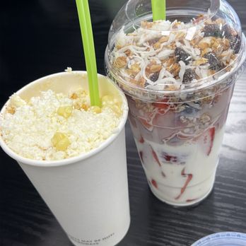 La Michoacana Premium - Esquite y fresas con crema - Juice Bars & Smoothies Near Me - South Gate, California