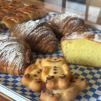Coffee Noah - IG: @nom.noms.only | pastry case - Coffee & Tea Near Me - Brooklyn, New York