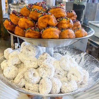 Daily Dozen Doughnut - Bakeries Near Me - Seattle, Washington