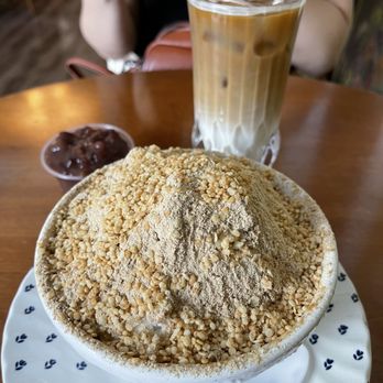 Cafe Giverny - Organic Roasted Grain Powder Shaved Ice with Red Bean Paste on the Side - Desserts Near Me - Los Angeles, California