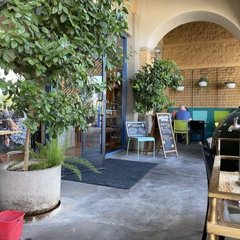 Le Buzz Caffe - Patio - Coffee & Tea Near Me - Tucson, Arizona