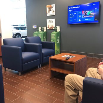 Jim Keras Subaru Hacks Cross - Service waiting area - Car Dealers Near Me - Memphis, Tennessee