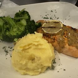 Stoney Creek Bar & Grill - Salmon, mashed potatoes, broccoli